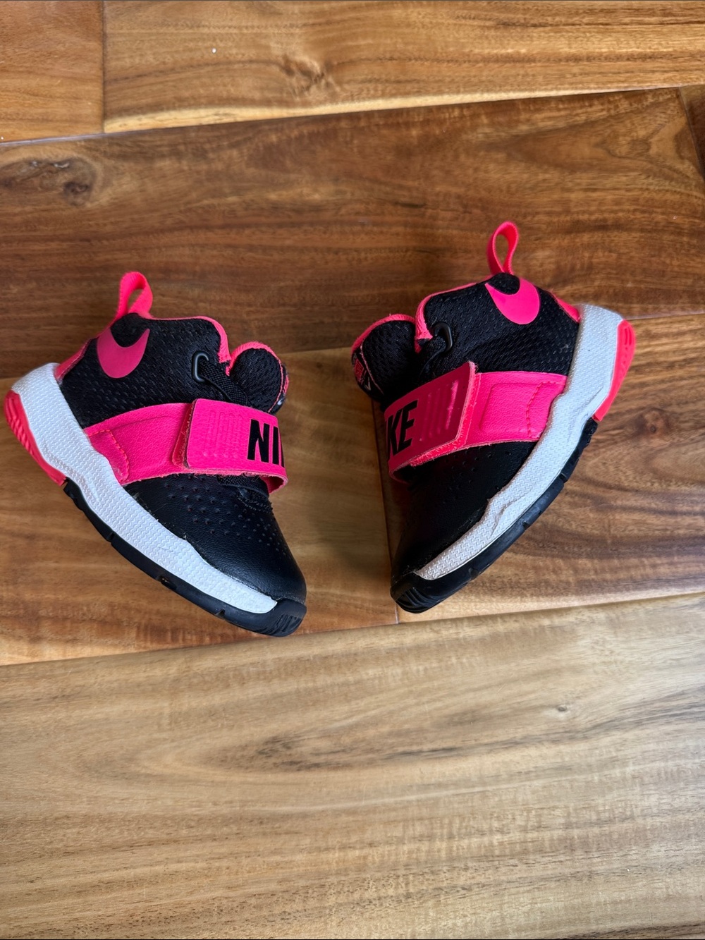 Nike Team Hustle shoes in size 4
